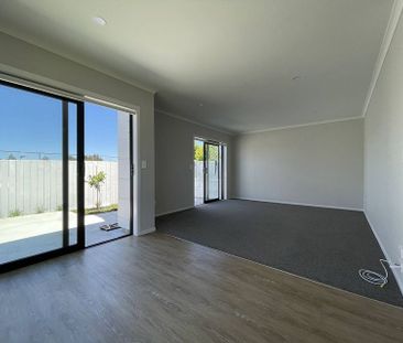 Spacious 4BR 3BTH home in Hamilton East - Photo 4