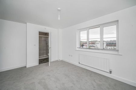 3 bedroom detached house to rent - Photo 4