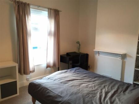 2 bedroom Flat To Let - Photo 4