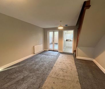 2 bedroom end of terrace house to rent - Photo 1