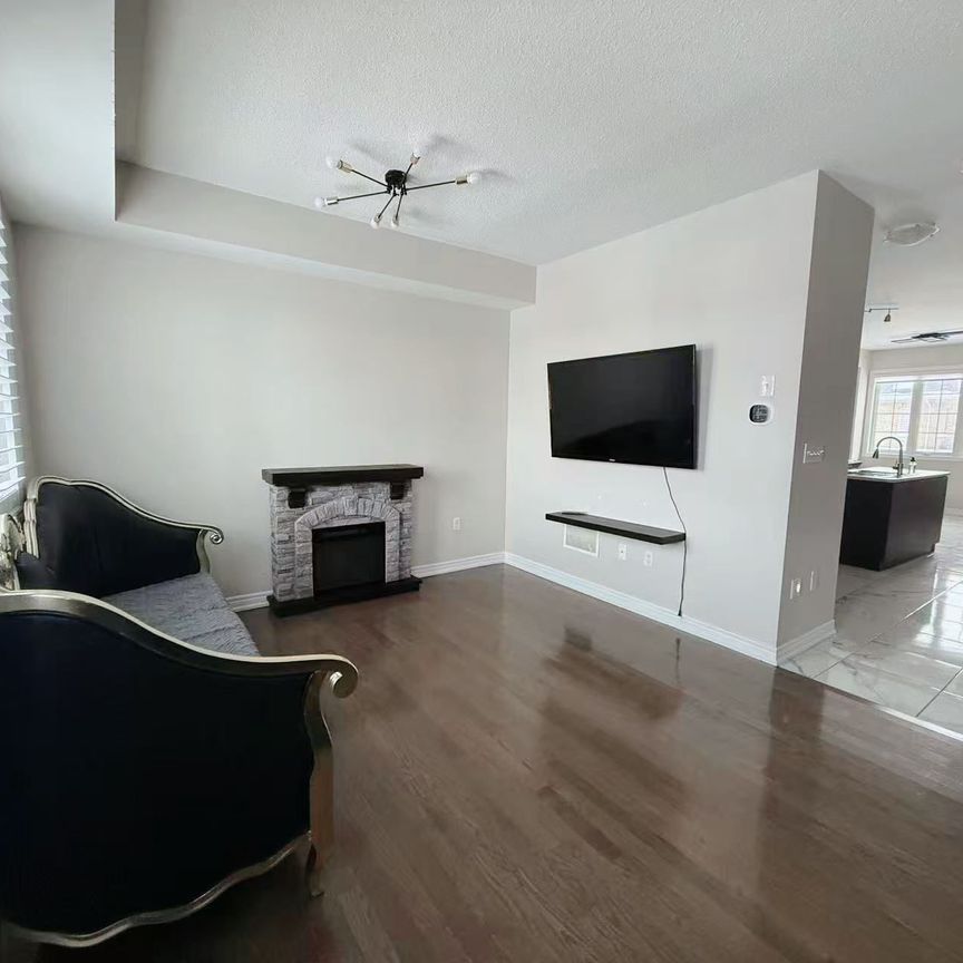 For Lease - 1374 Granrock Crescent, Mississauga, Ontario - Photo 1