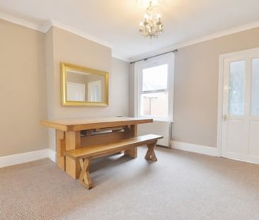 4 bedroom Semi-detached house to rent - Photo 3