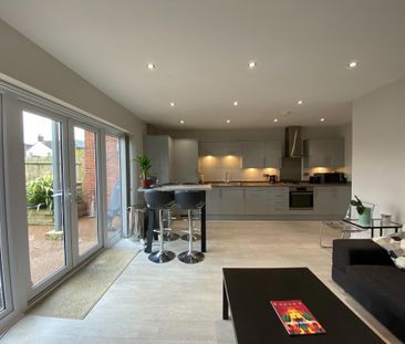 2 bedroom ground floor flat to rent - Photo 1