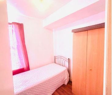 1 bedroom in a flat share to rent - Photo 3