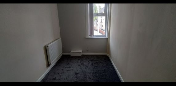 2 Bed Flat, Birmingham Road, B70 - Photo 2