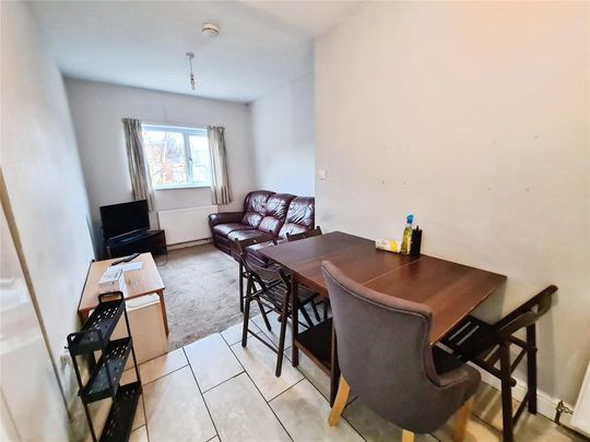 5 bedroom link detached house to rent - Photo 1