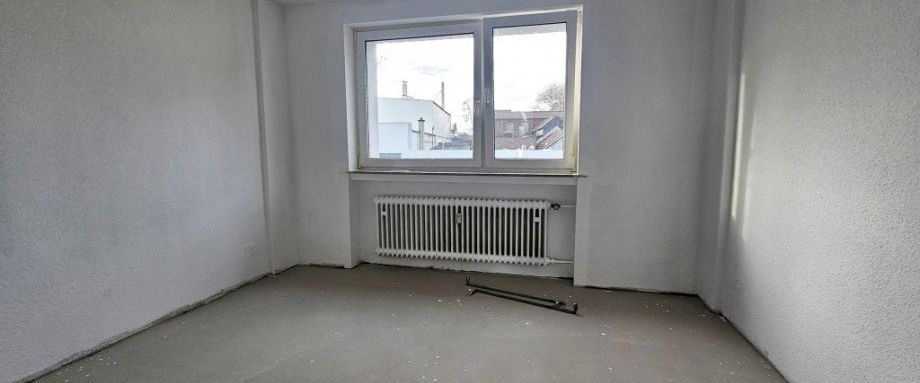 Frisch saniert mit neuem Badezimmer- 3-Zimmerwohnung mit Balkon - HS115 2.OGre WE22 - Photo 1