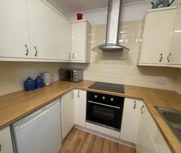 1 bedroom Apartment to let - Photo 2