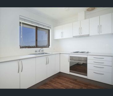 Two Bedroom Apartment with City & River Views - Photo 5