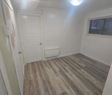 Newly renovated 2 1/2 for rent - Photo 2