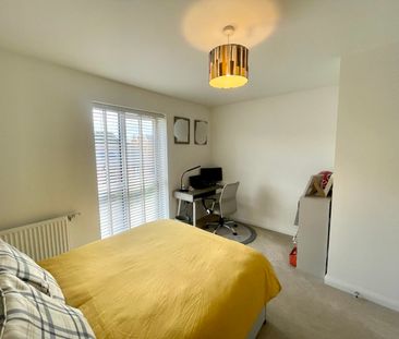 Louisburg Avenue, Bordon, Hampshire, GU35 - Photo 4