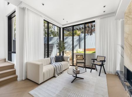 Brand New Luxury 4 Bedroom Townhouse with Lift & High End Finishing - Photo 3