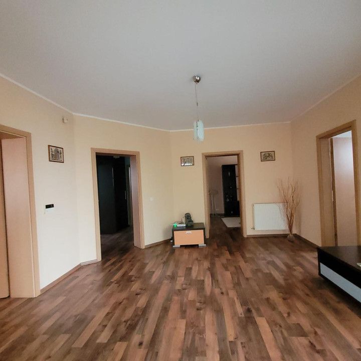 Vila 5 camere , in Ploiesti, zona 8 Martie. - Photo 1