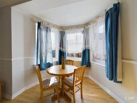 2 bedroom flat to rent - Photo 4