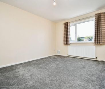 3 bedroom Bungalow To Let Total Size: 1077 SQ FT - Photo 2