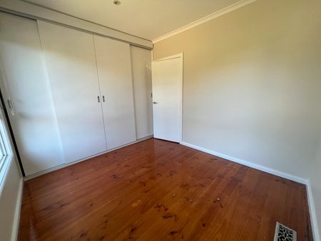 SPACIOUS THREE BEDROOM HOME - Photo 4