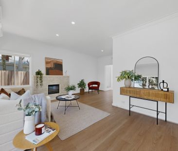 Beautifully Renovated 4 bedroom Family Home in Prime Oakleigh South - Photo 2