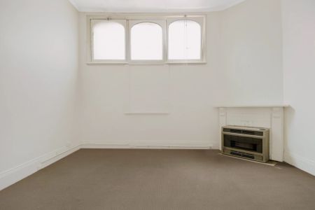 3 Bed, 1 Bath - Photo 2