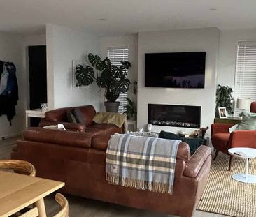 High end 3brdm townhouse with spacious bedrooms - Photo 1