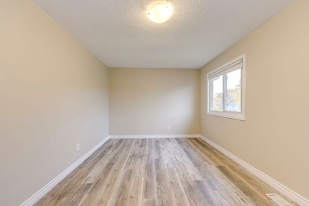 For Lease - 2369 Coldstream Drive, Burlington, Ontario - Photo 2