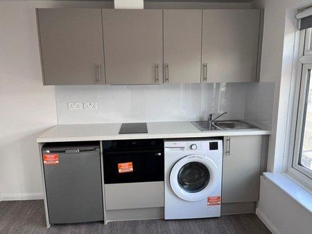 Studio to rent - Photo 2