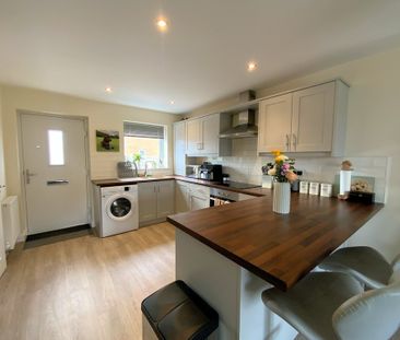 2 bedroom Mid Terraced House to let - Photo 6