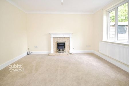 4 bedroom detached house to rent - Photo 2
