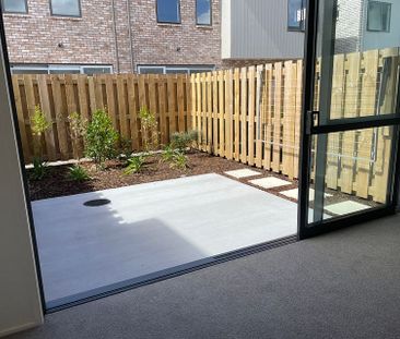SPACIOUS 2BR + XTRA(LIVING ROOM/ TOILET/HEATPUMP) - Photo 1