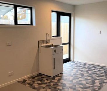 Stylish Living in Central Blenheim - Photo 1