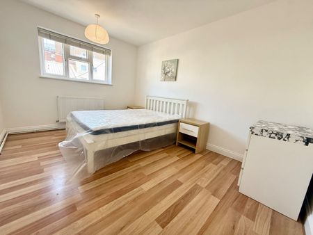 3 Bed Flat, Canterbury Road, CR0 - Photo 4