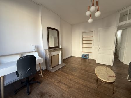 REIMS – APPARTEMENT MEUBLE T4 (2 chambres) – proche centre ville – DISPONIBLE DE SUITE - Photo 3