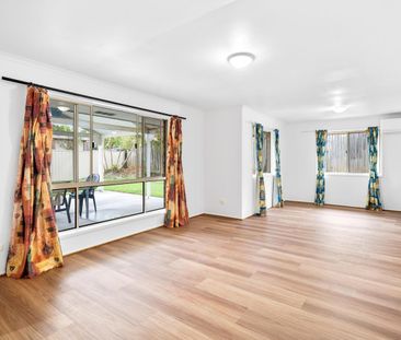 LET'S TALK – Modern Family Living in Riverhills. - Photo 2