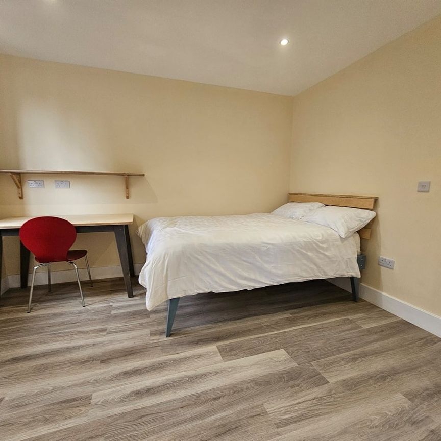 Room in a Shared House, Blackthorn St, E3 - Photo 1