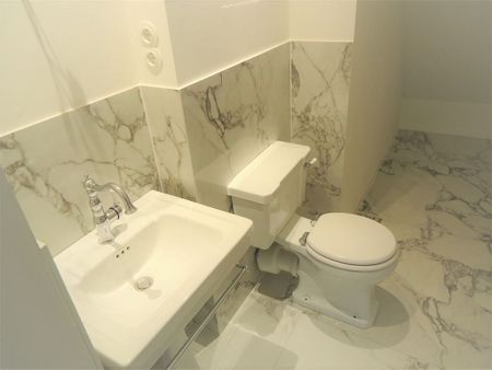 Großzügige 2-Raum Whg. mit Dachterrasse, EBK, 2 Bäder, Fubo-Heizung, Klimaanlage - Photo 5