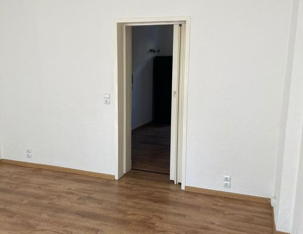 Helle, modernisierte 1,5 Zimmer-EG-Wohnung Einbauküche, Waschm. - Photo 1