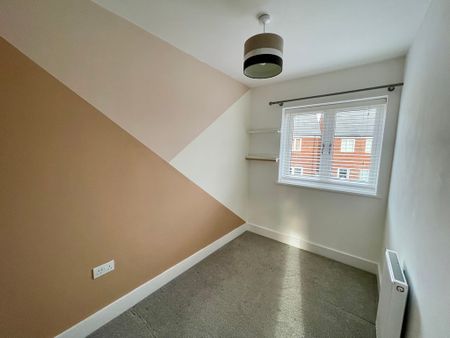 3 bedroom semi-detached to let - Photo 5