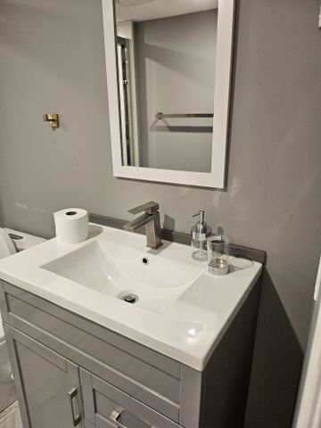 For Lease - 333 Paliser Crescent, Richmond Hill, Ontario - Photo 2