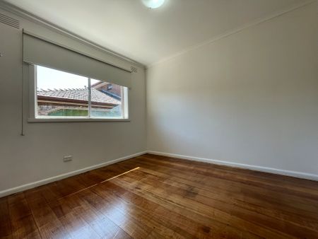 CHARMING 2 BEDROOM UNIT - Photo 2