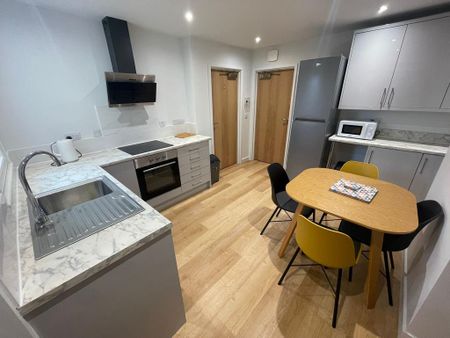 1 bedroom in a house share to rent - Photo 2