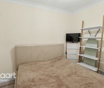 3 bedroom end of terrace house to rent - Photo 3