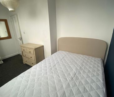 Woodlands Avenue - Photo 4