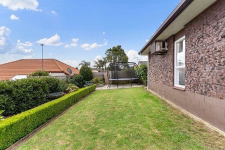 HOWICK - Stunning 3BR Howick Haven, warm & sunny - Photo 4