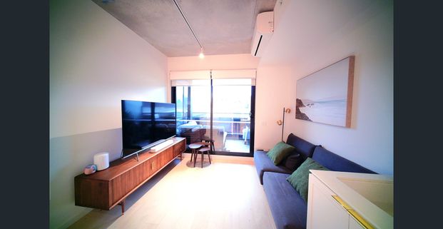 First floor 2 Bedroom Apartment, just moments to shops and local amenities - Photo 1