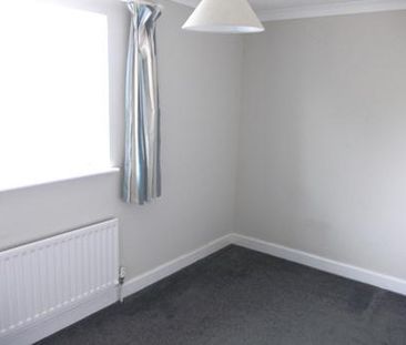 2 bedroom semi-detached house to rent - Photo 6