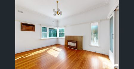 LARGE FAMILY HOME WITH HUGE BACKYARD AND NEIGHBOURING ALLNUT PARK | BESSER+CO - Photo 5