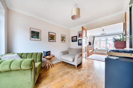 4 bedroom semi-detached house to rent - Photo 3