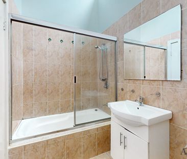 THREE BEDROOM HOUSE WITH SPACIOUS BACKYARD - Photo 3