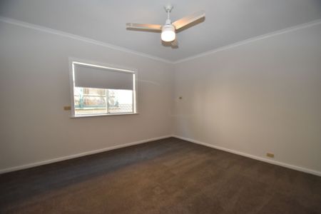Great Location - Four Bedroom House - Photo 5