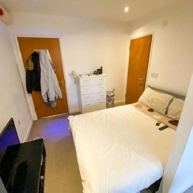 Studio to rent - Photo 1