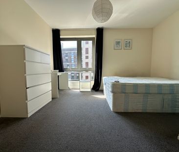 2 Bed Flat, Trentham Court, W3 - Photo 4